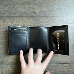 Jones New York wallet